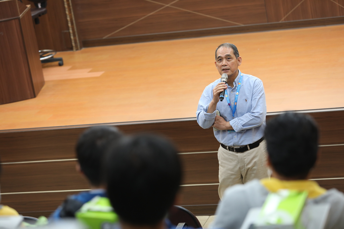 中山大學理學院吳明忠院長致詞