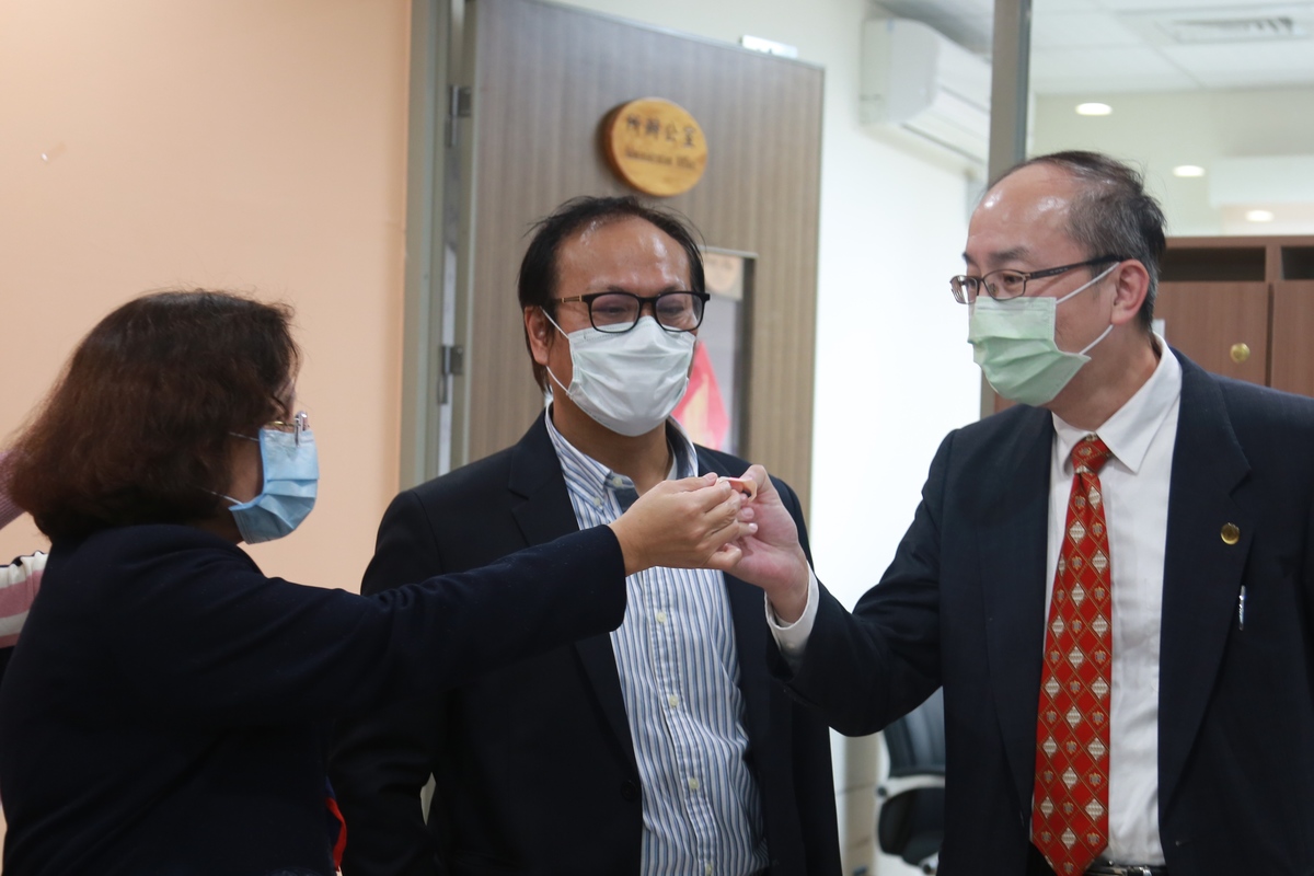 旗山醫院團隊參訪中山大學醫科所楊閎蔚副教授實驗室