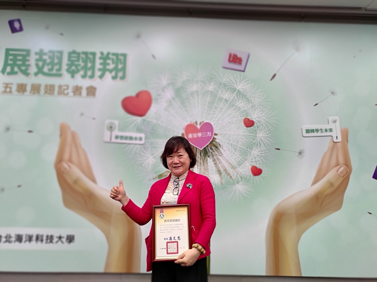 萬泰國際物流總經理劉美蘭為中山大學EMBA12校友,她熱心支持母校辦學,每年捐助予「乘風萬里‧轉動人生」清寒獎助學金,幫助清寒學生踏出第一步,「乘風破浪,拓展國際視野,扭轉經濟弱勢」。