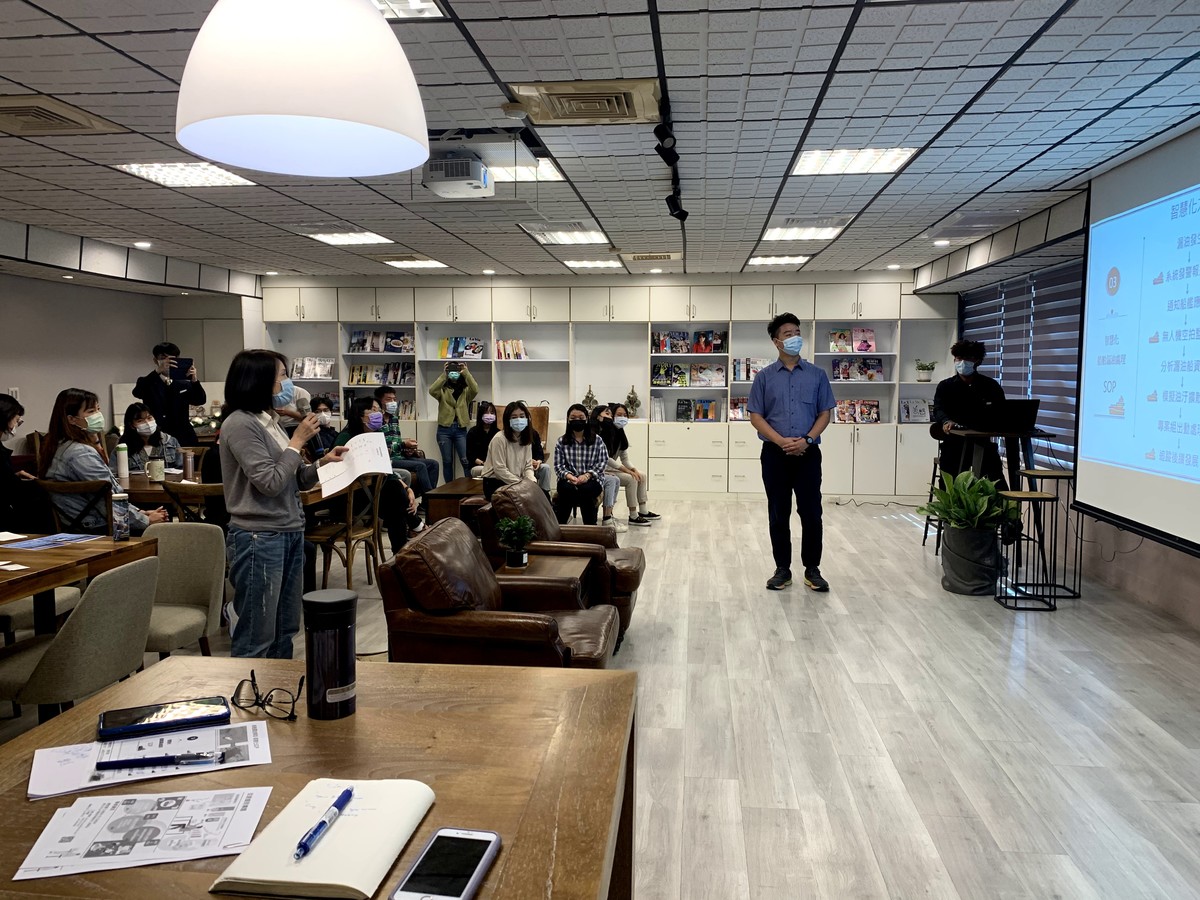 期末專題報告,港務公司跟學生對談以數位整合油污之SOP