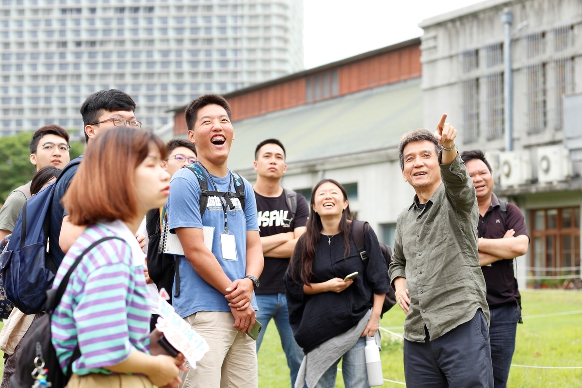 中華顧問管理基金會執行長陳甫彥與中山大學師生