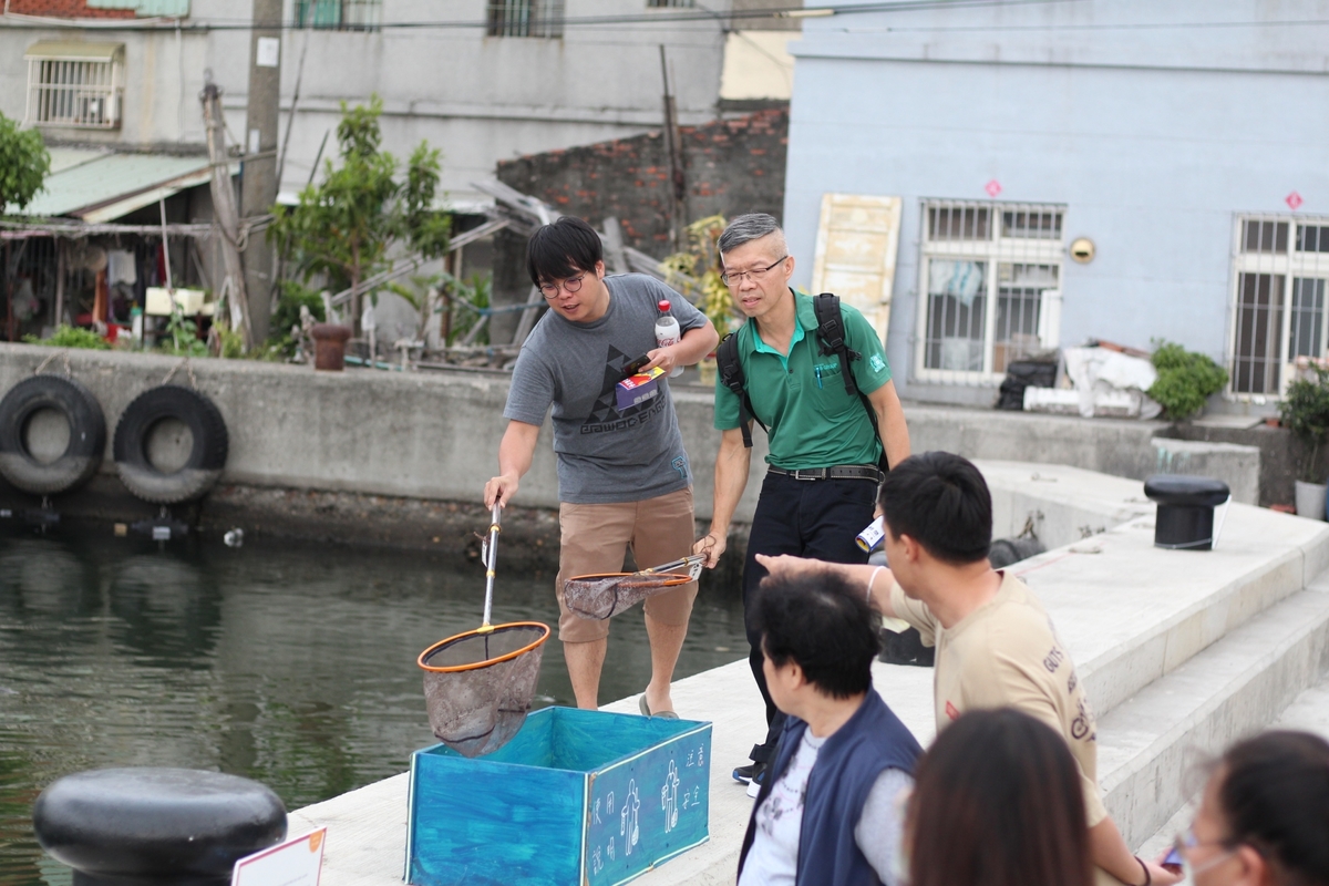遊客「撈津餘」