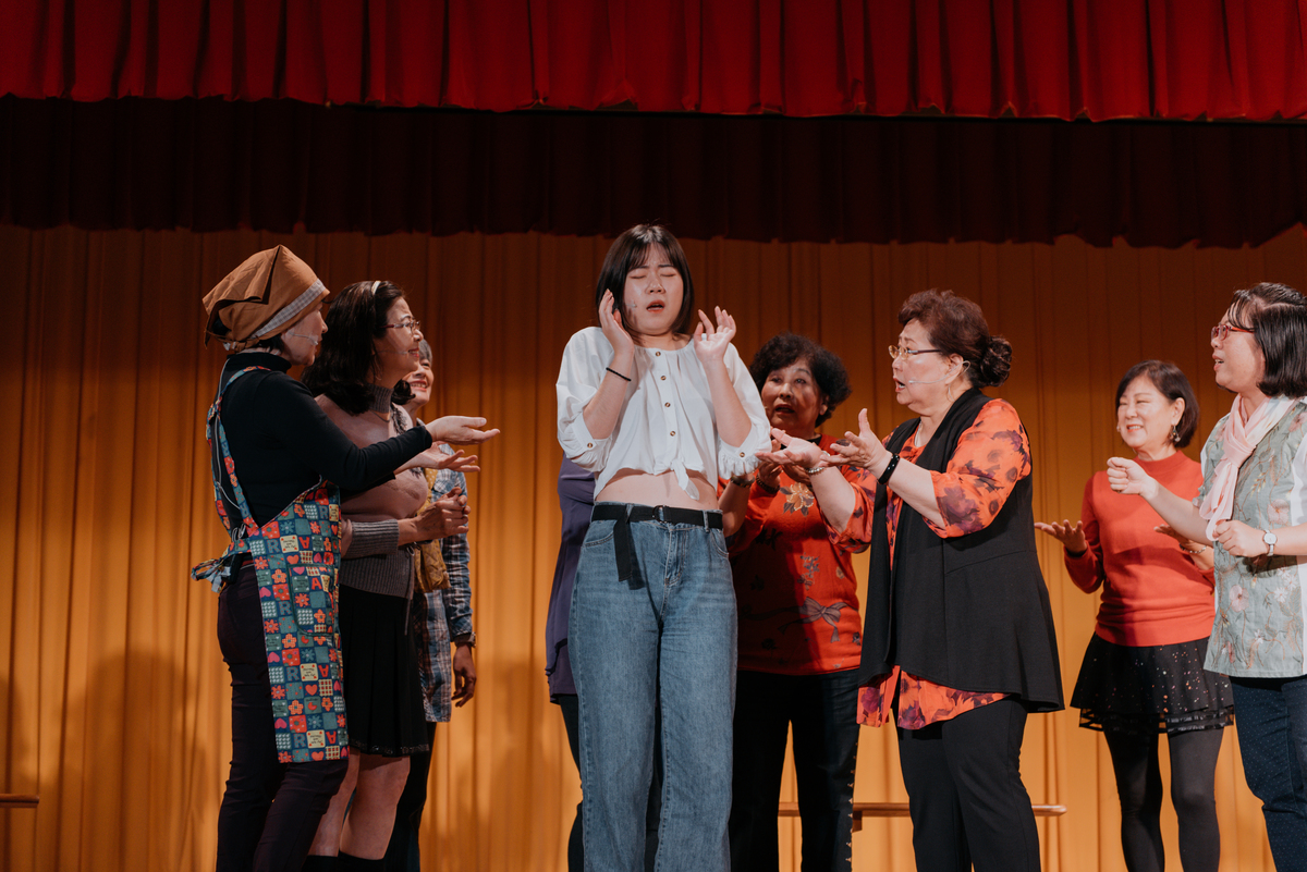 除了在地居民外,也有不少青年演員參與演出,一起青銀共「劇」