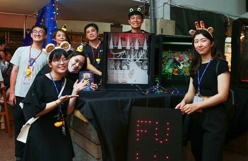 中山大學學生團隊「文組鹽究室」製作裝置藝術「福祿壽」。