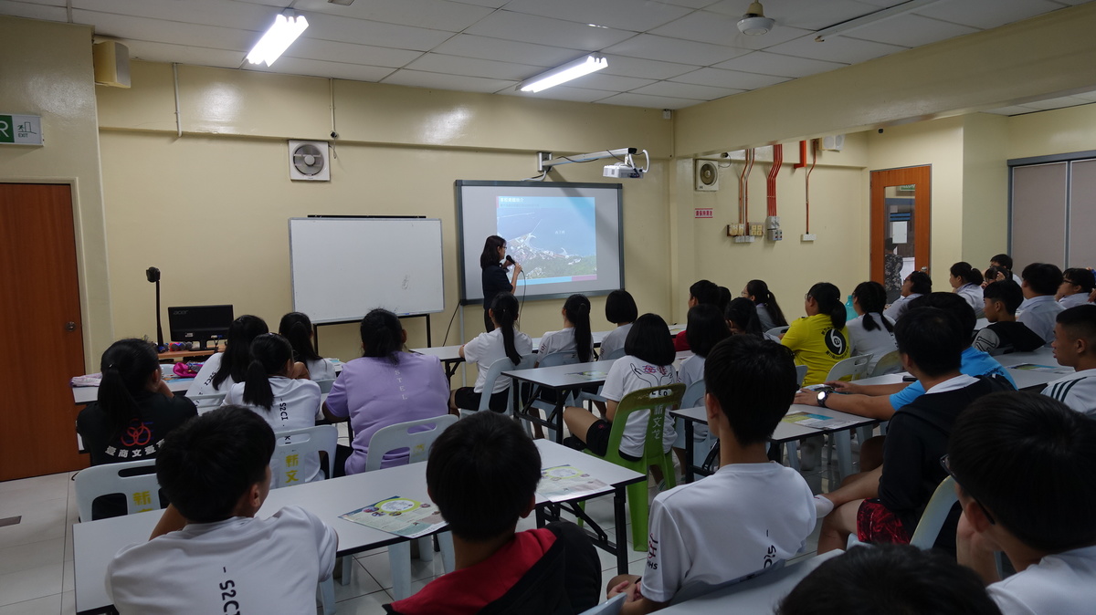 向馬來西亞新文龍中學高三生介紹中山大學校系特色、僑生入學管道及入學輔導等